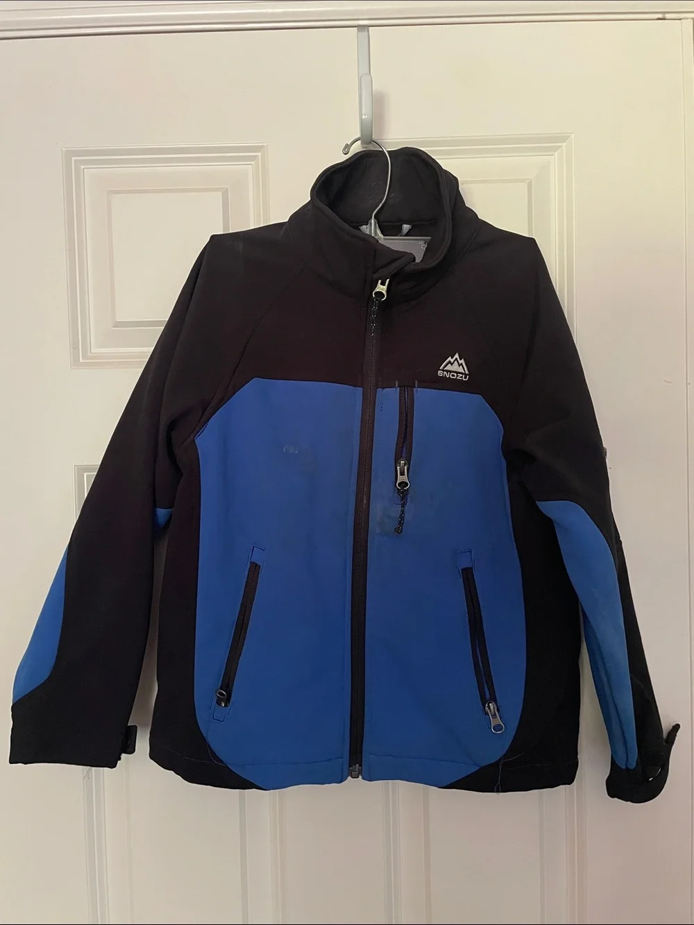 Snozu youth blue ski/outdoor coat. Size S (7/8).